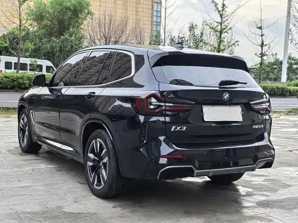BMW iX3 2024