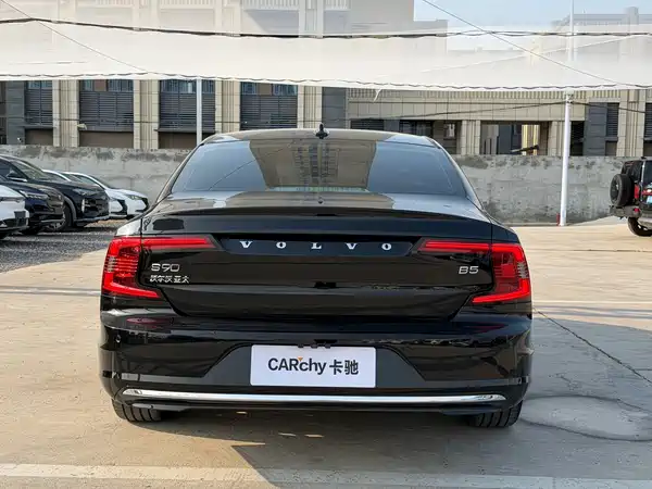 Volvo S90 2023