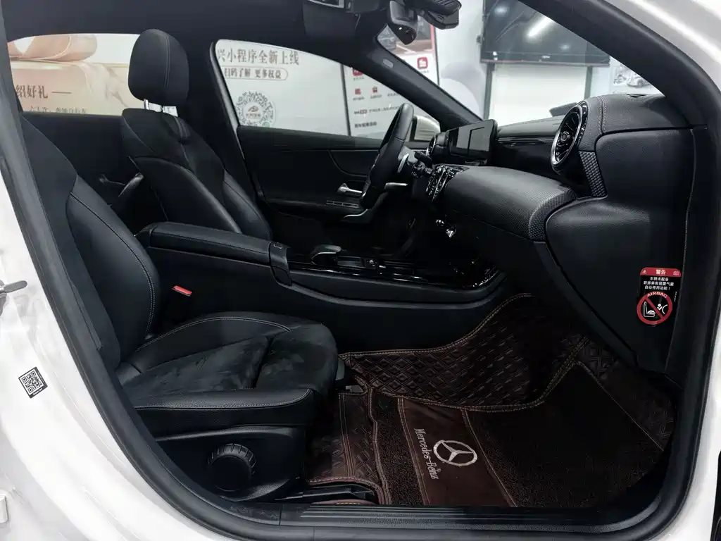 Mercedes-Benz A-Class 2019 — фото 16