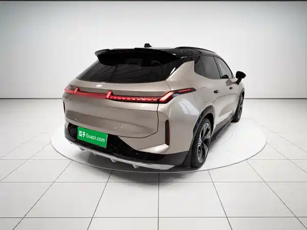 Lynk & Co 08 EM-P 2023