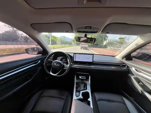 Geely Emgrand 2023