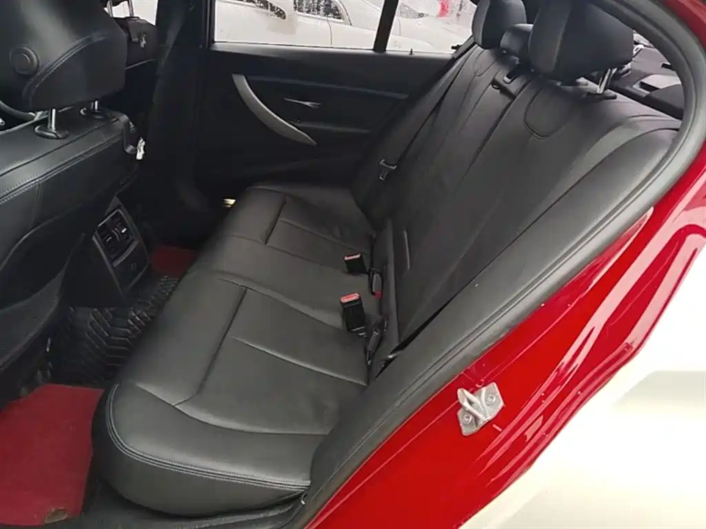BMW 3 Series 2018 — фото 17