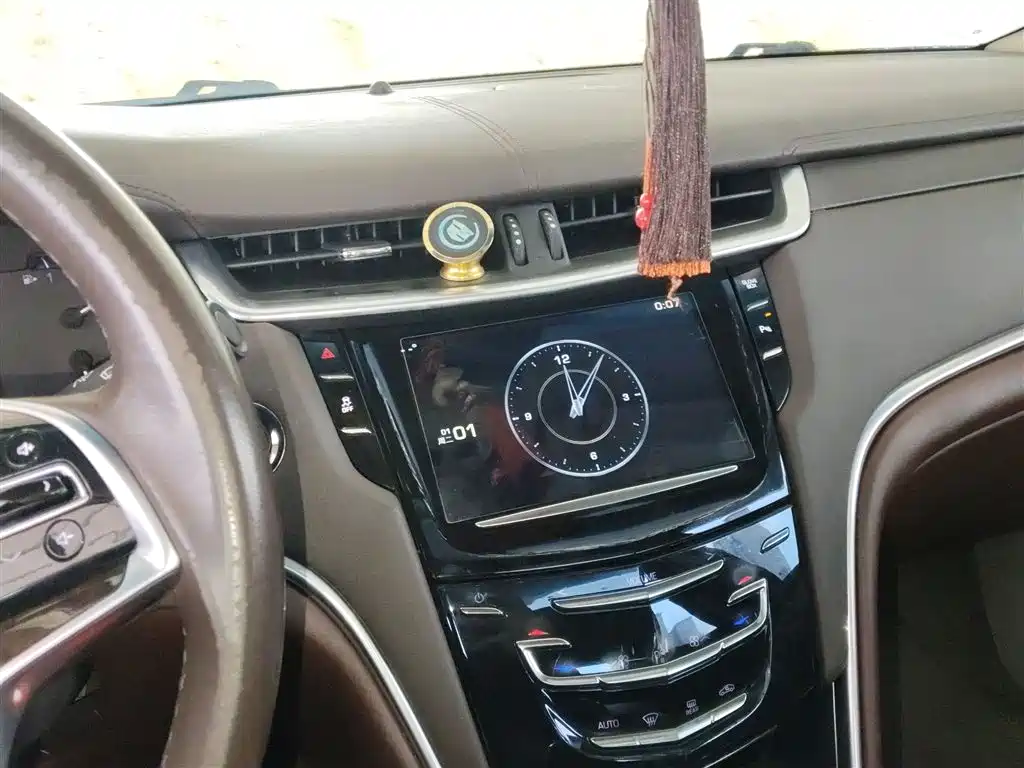 Cadillac XTS 2015 — фото 13