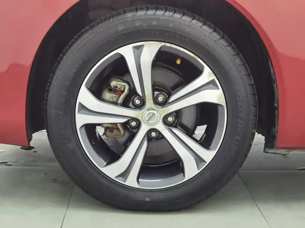 Nissan Tiida 2017 — фото 17