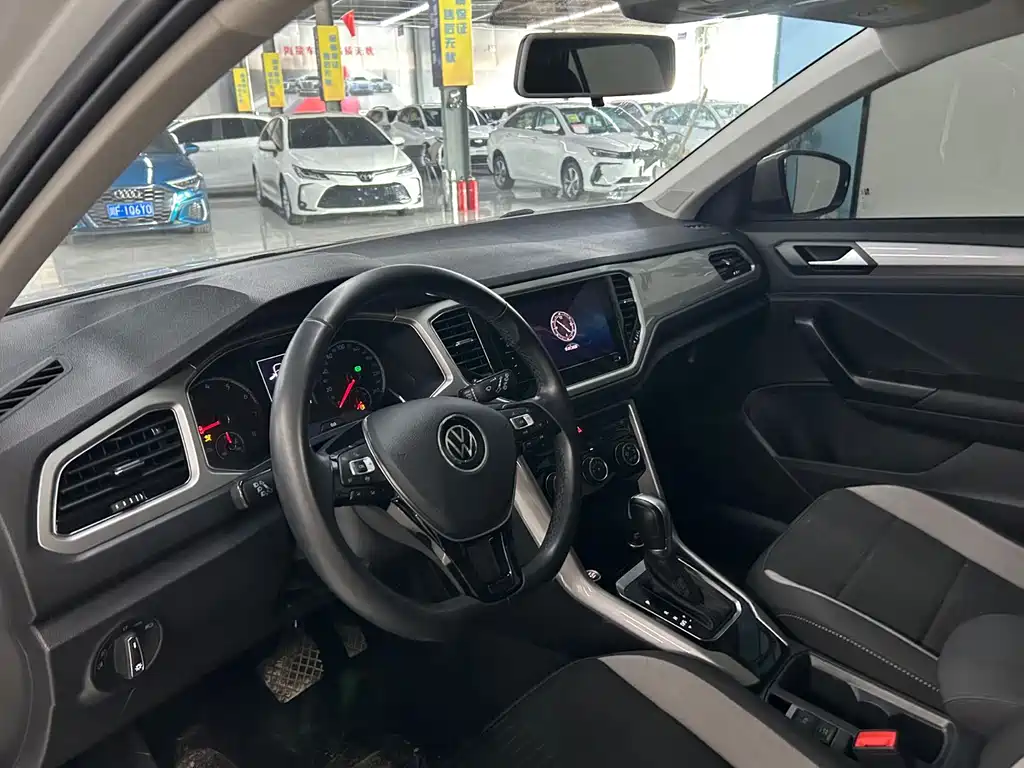 Volkswagen T-Roc 2023