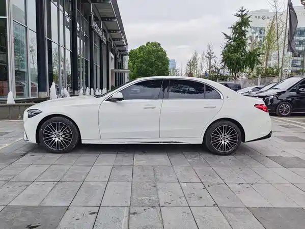 Mercedes-Benz C-Class 2024