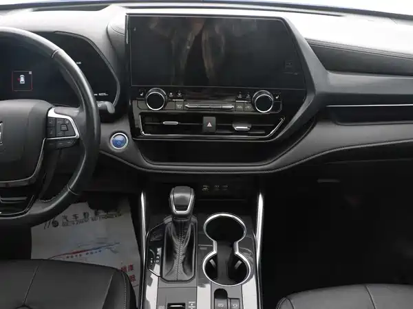 Toyota Crown Kluger 2021