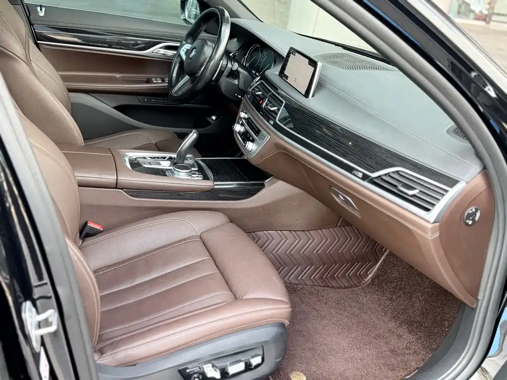 BMW 7 Series 2019 — фото 14