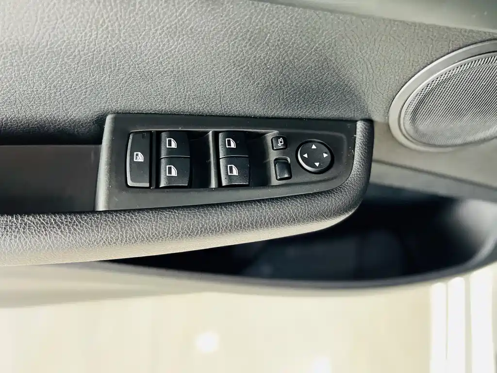 BMW 1 Series 2018 — фото 18