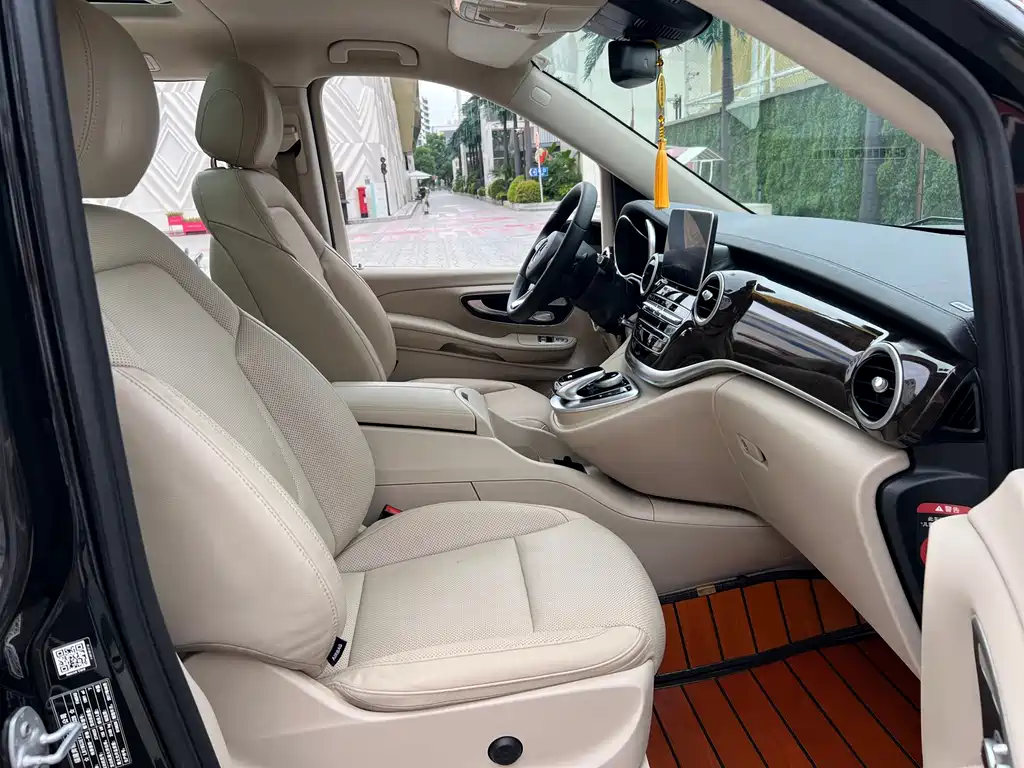Mercedes-Benz V-Class 2017 — фото 12