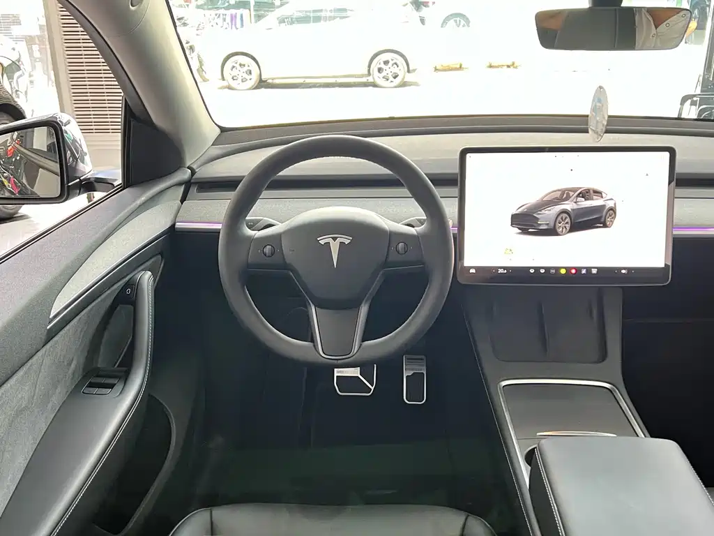 Tesla Model Y 2024 — фото 9