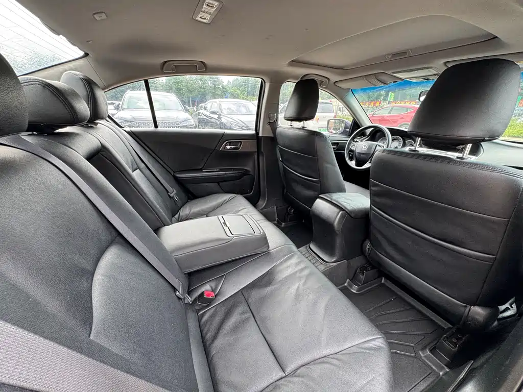Honda Accord 2014 — фото 11