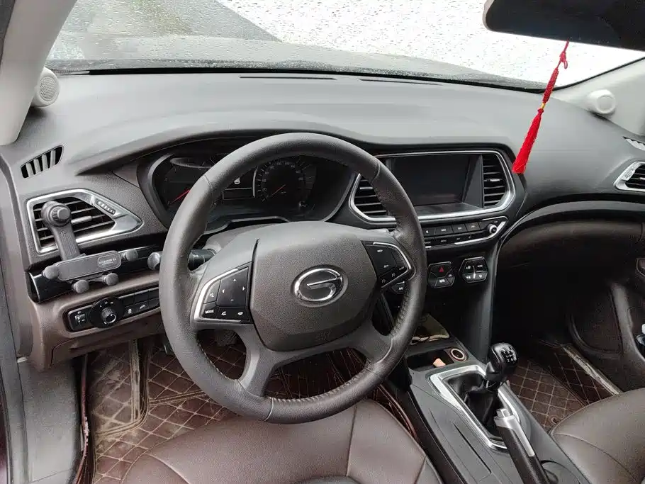 GAC Trumpchi GS4 2016 — фото 12
