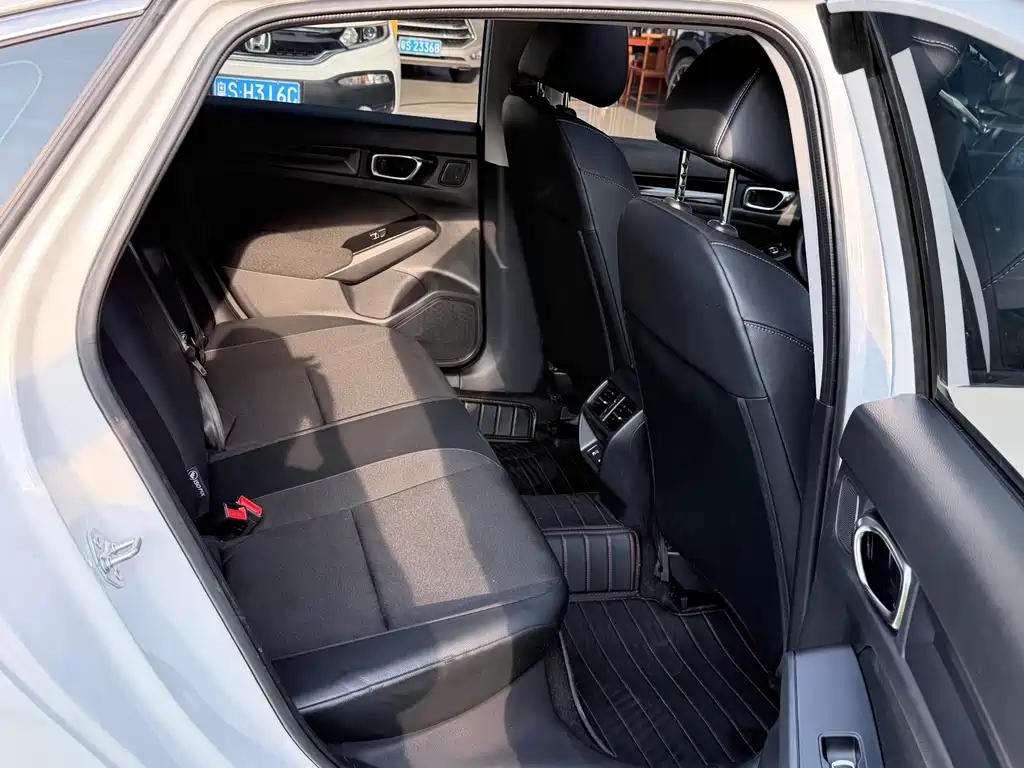 Honda Civic 2025 — фото 10