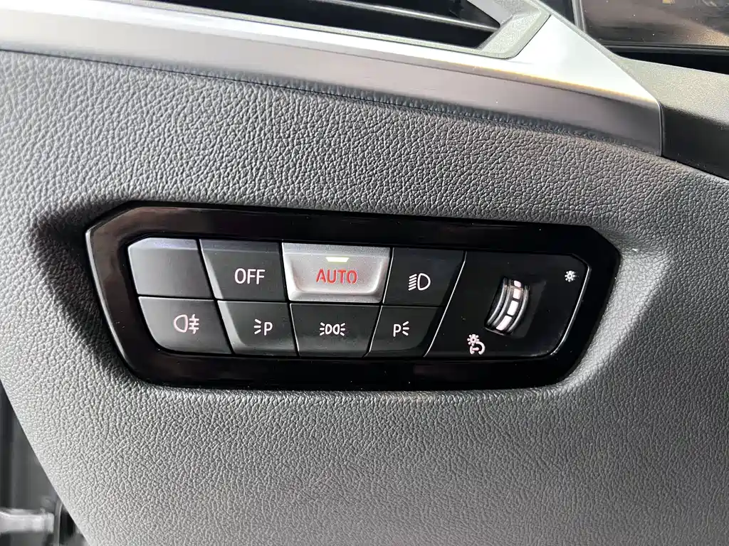 BMW 3 Series 2023 — фото 13