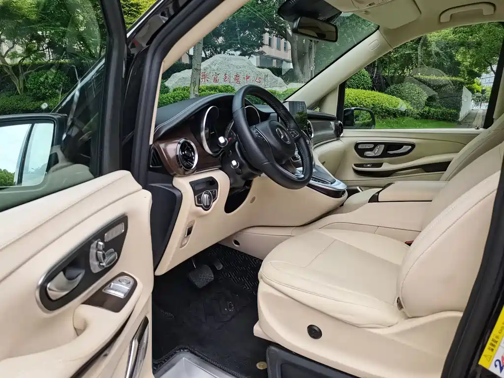 Mercedes-Benz V-Class 2022 — фото 11