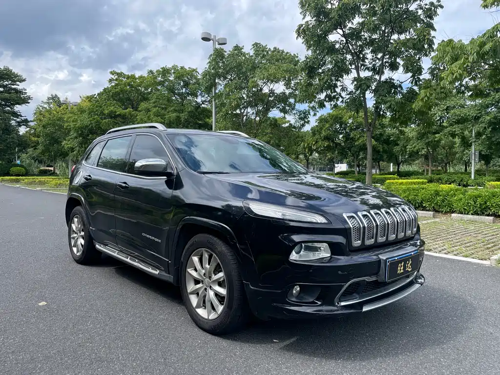 Jeep Cherokee 2017 — фото 2