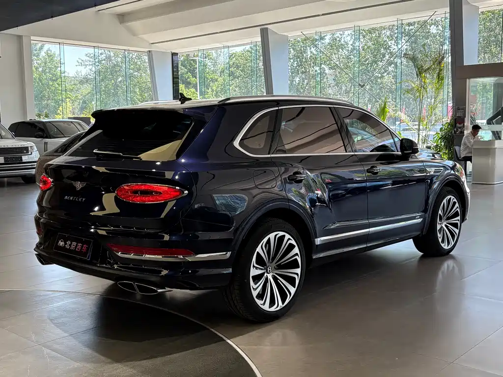 Bentley Bentayga 2022 — фото 24