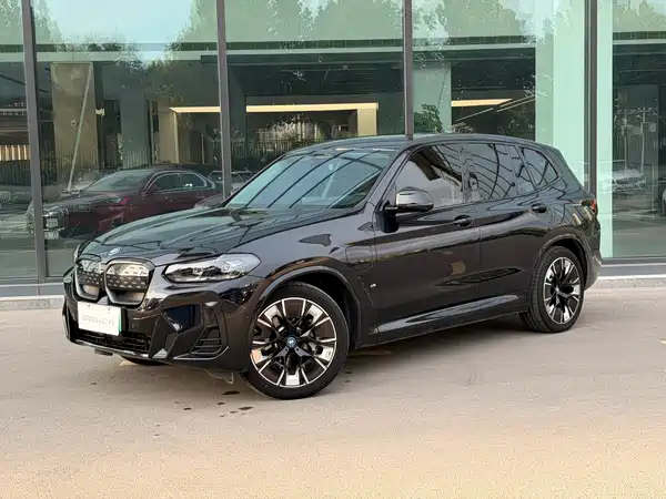 BMW iX3 2025