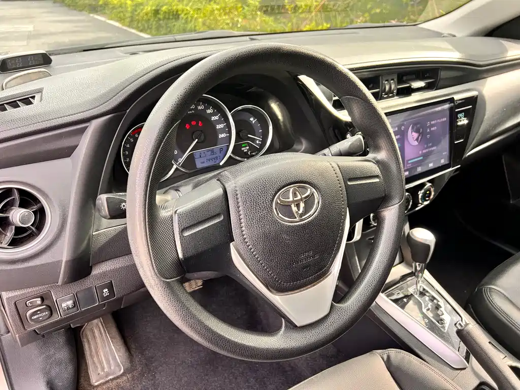 Toyota Corolla 2017 — фото 10
