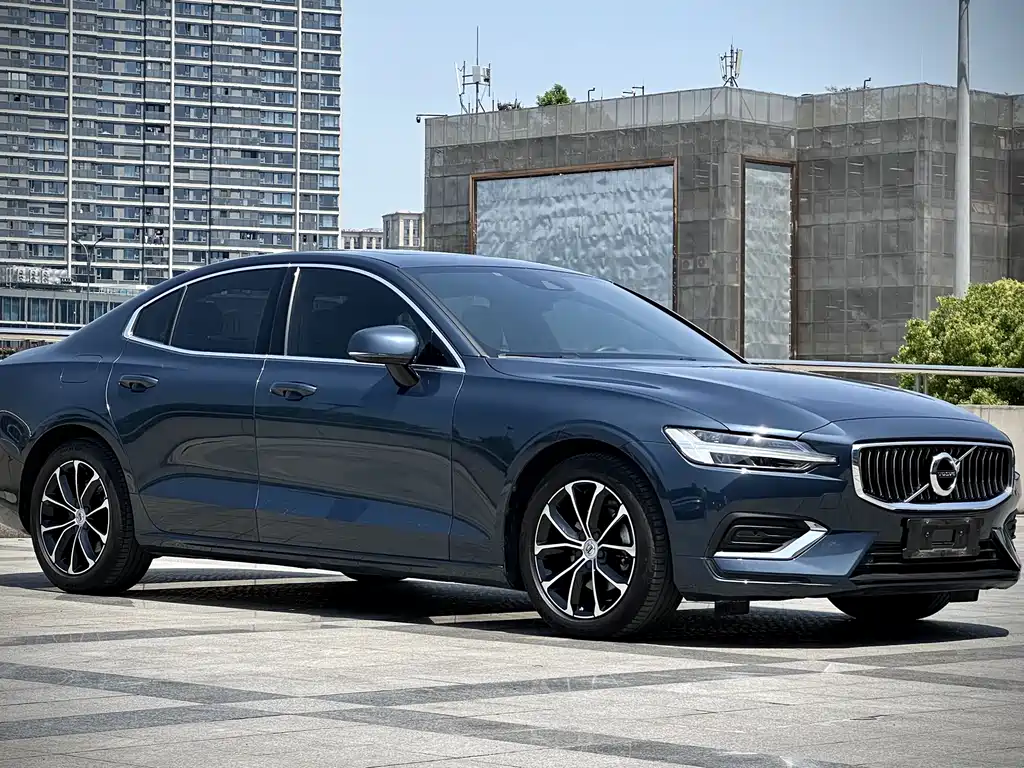 Volvo S60 2021 — фото 3