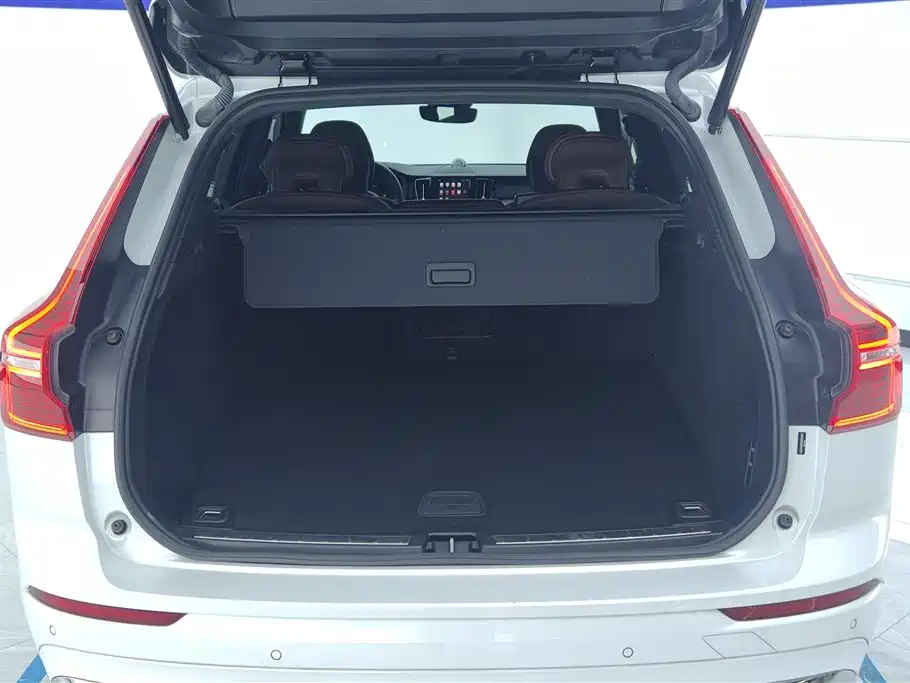 Volvo XC60 PHEV 2024 — фото 4