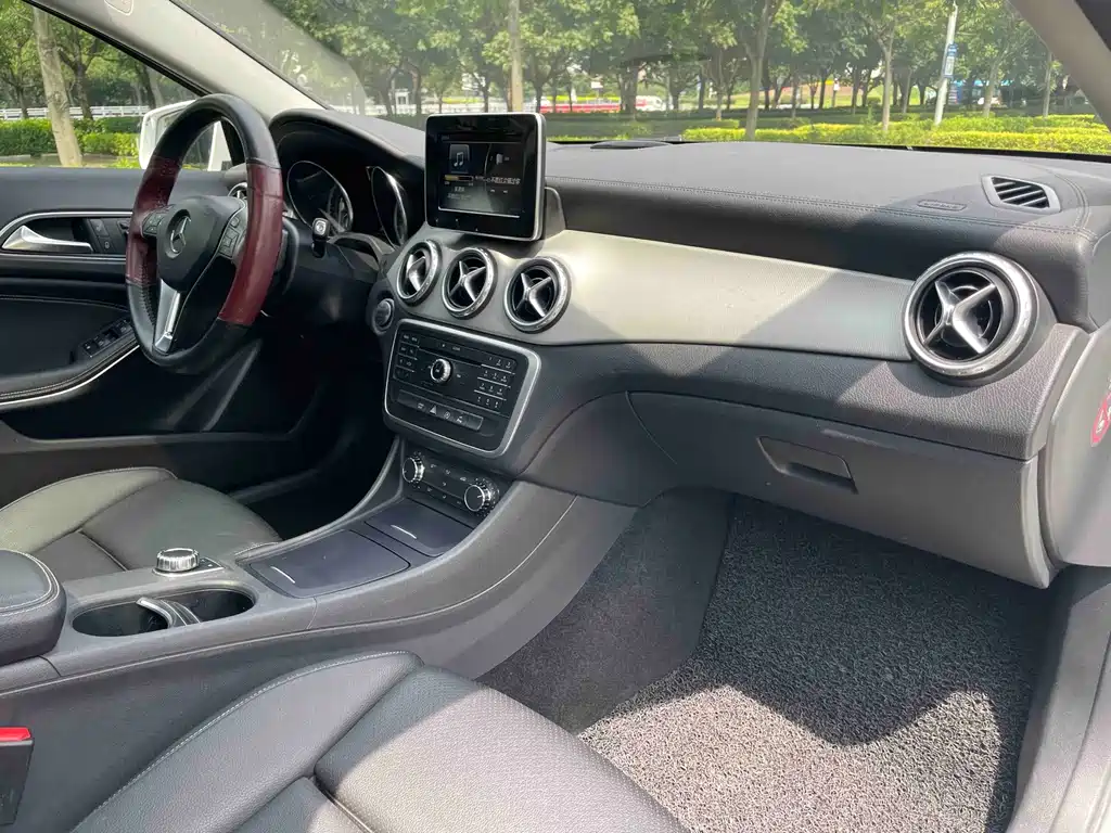 Mercedes-Benz GLA 2016 — фото 20