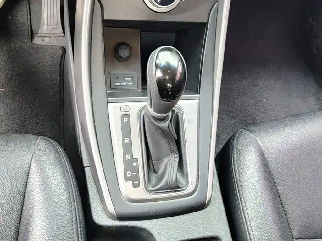 Hyundai Elantra 2017 — фото 14