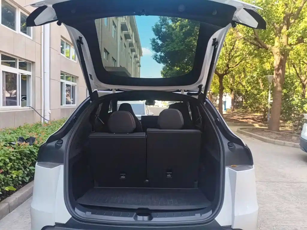Tesla Model Y L 2025 — фото 19