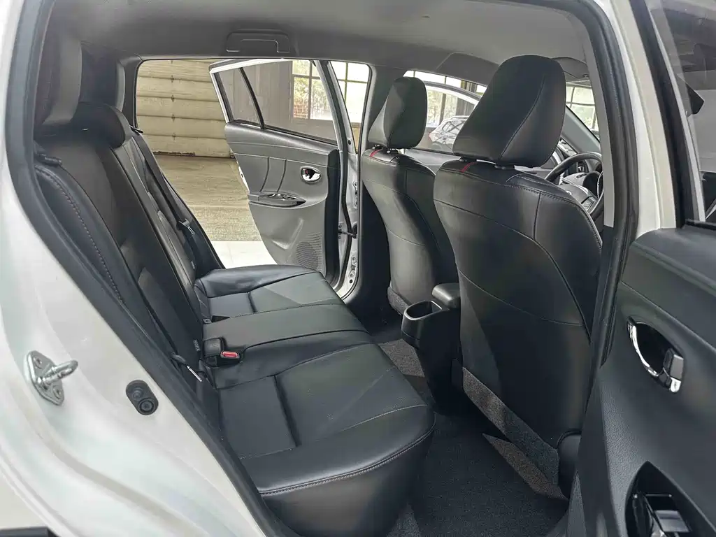 Toyota Yaris L 2022 — фото 21