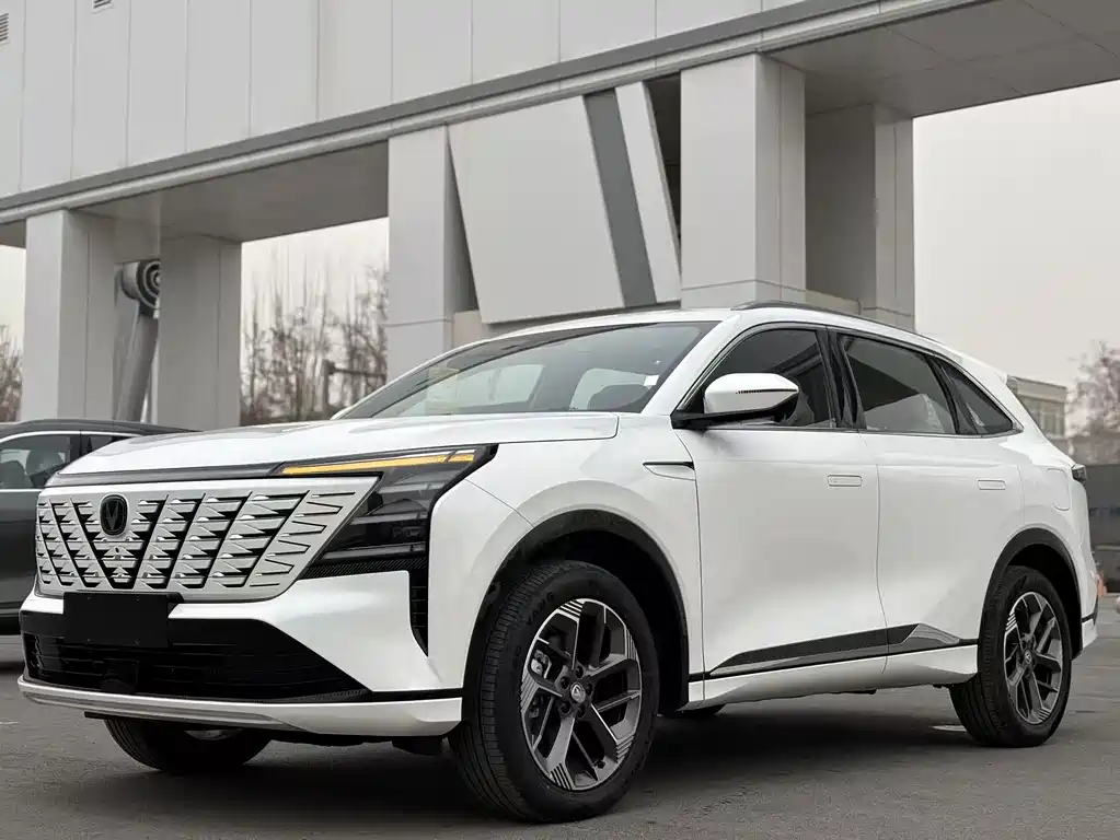 Changan CS75 PLUS 2026 — фото 1