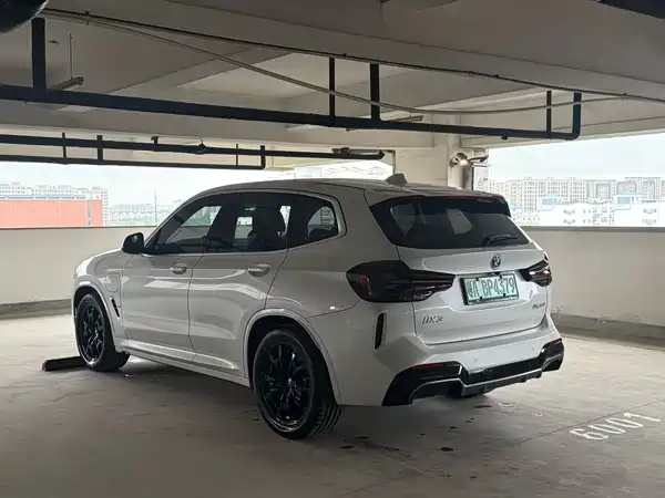 BMW iX3 2024