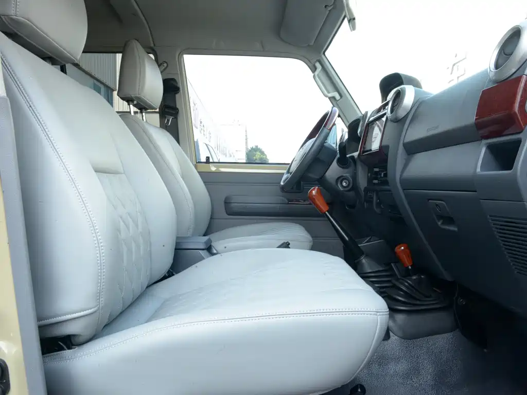 Toyota Land Cruiser 2020 — фото 12