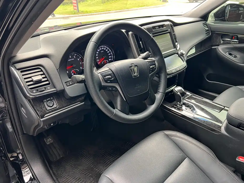 Toyota Crown 2018 — фото 11