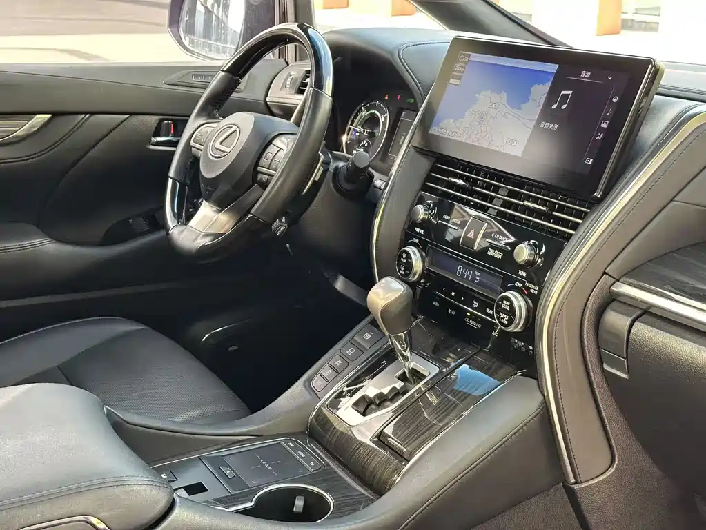 Lexus LM 2023 — фото 12