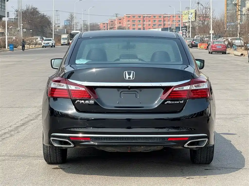 Honda Accord 2018 — фото 9