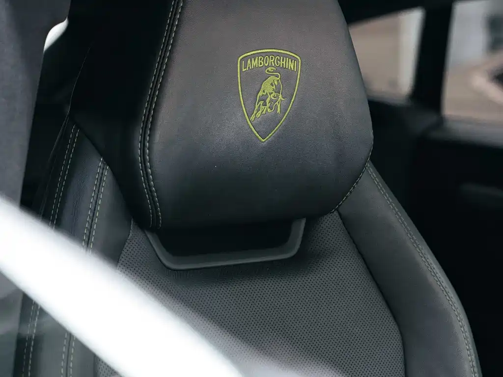 Lamborghini Urus 2021 — фото 25