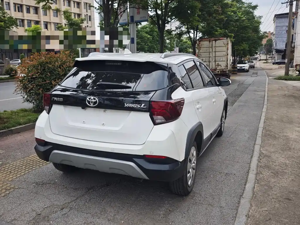 Toyota Yaris L 2022 — фото 6