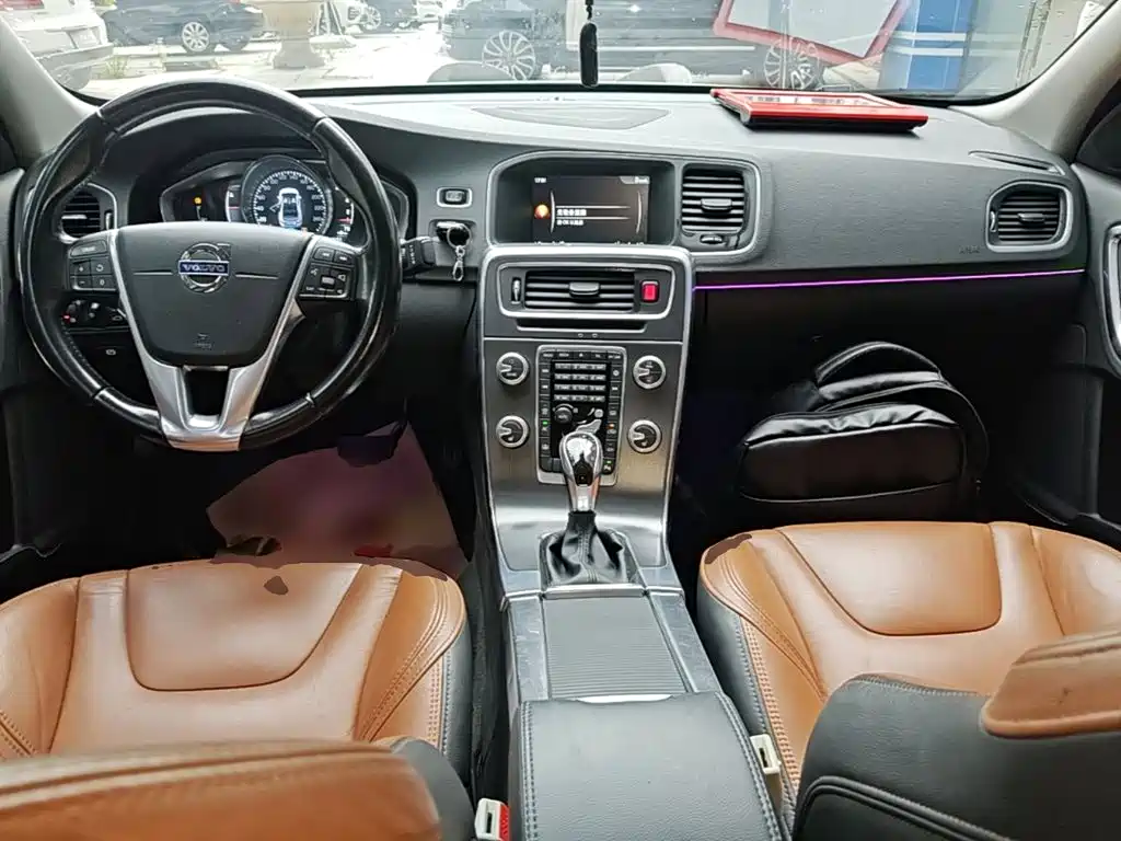 Volvo S60 2016 — фото 10