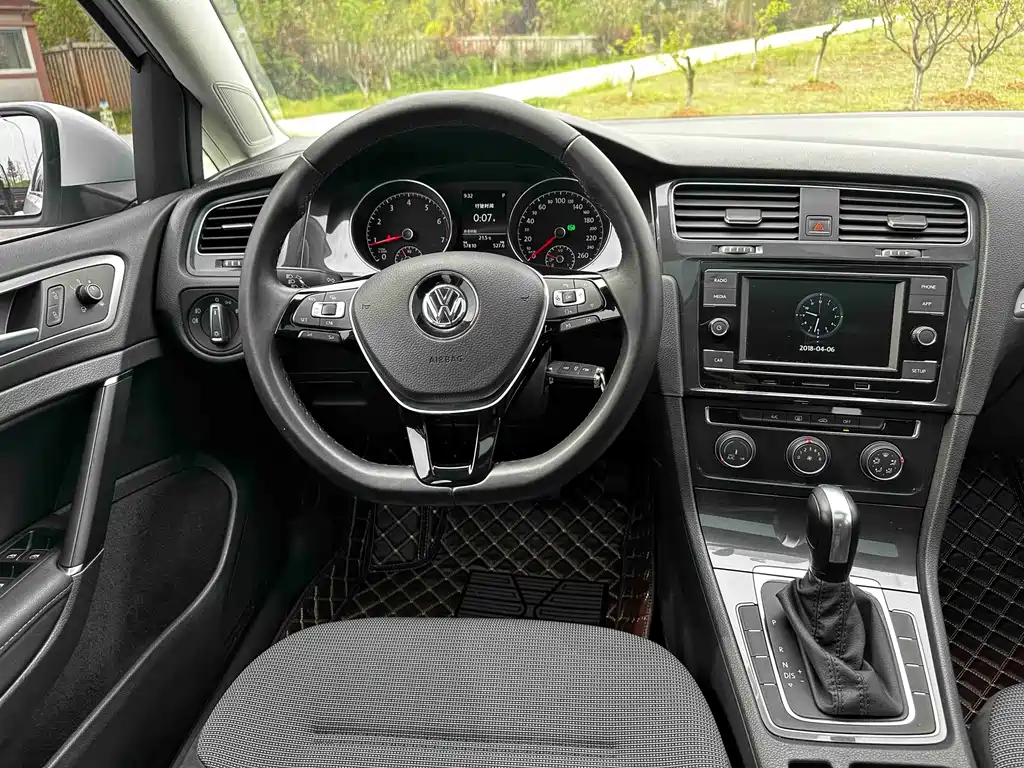 Volkswagen Golf 2018 — фото 9