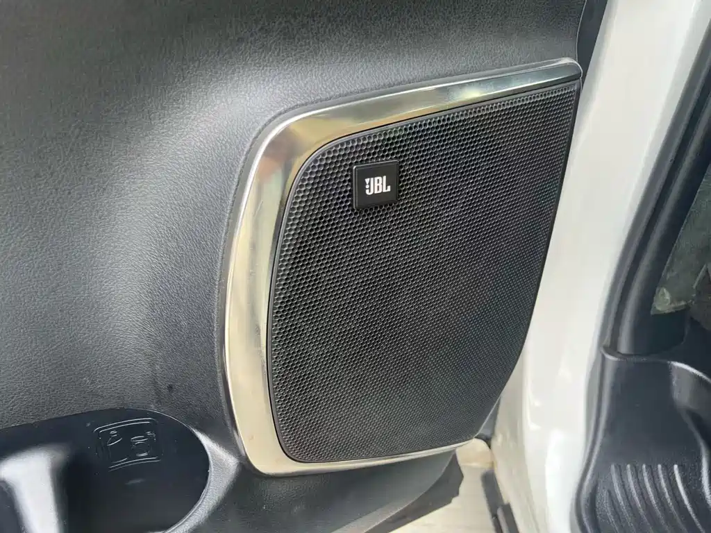 Toyota Alphard 2023 — фото 8