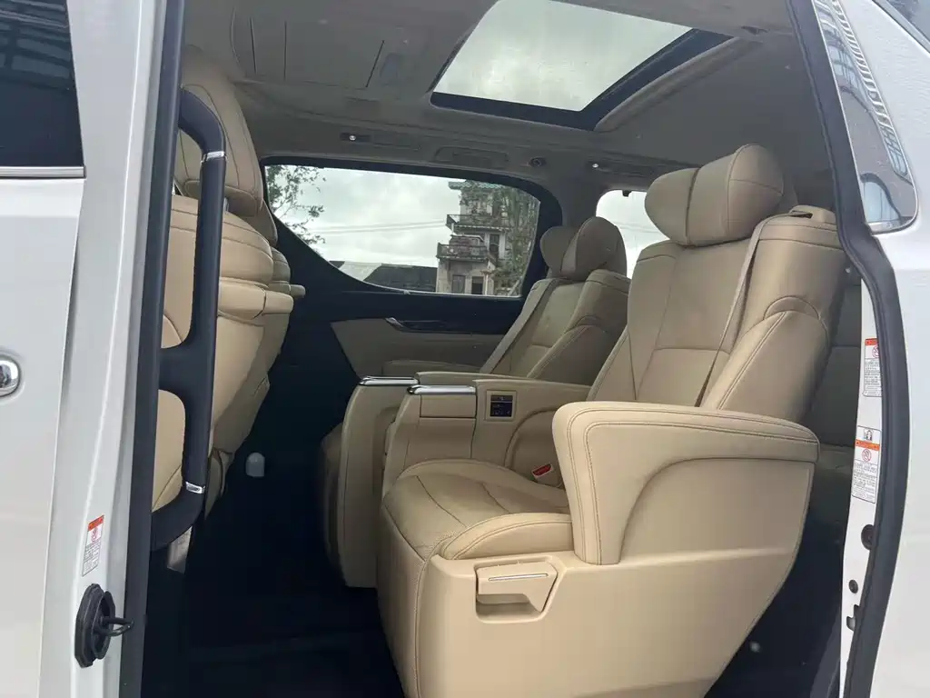 Toyota Alphard 2023 — фото 10