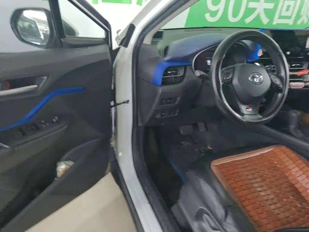 Toyota C-HR 2023 — фото 16