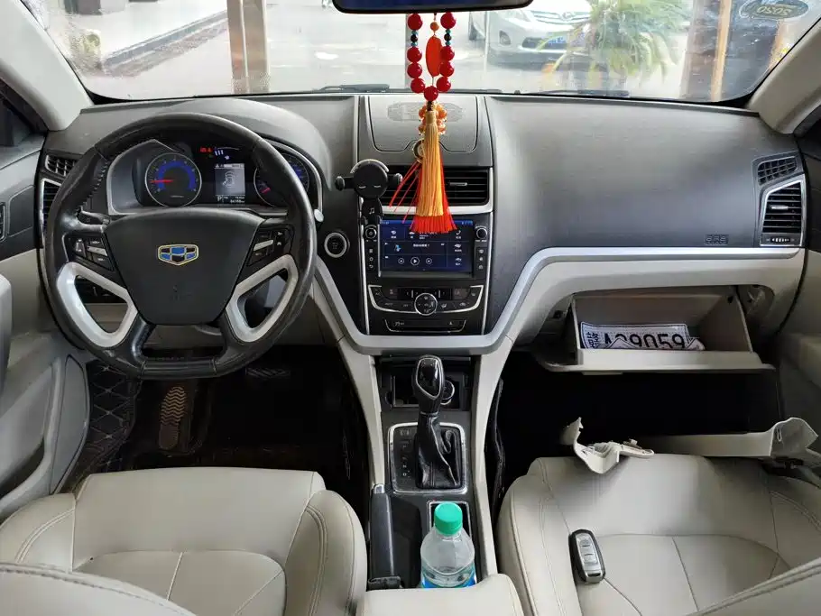 Geely Emgrand 2016 — фото 12