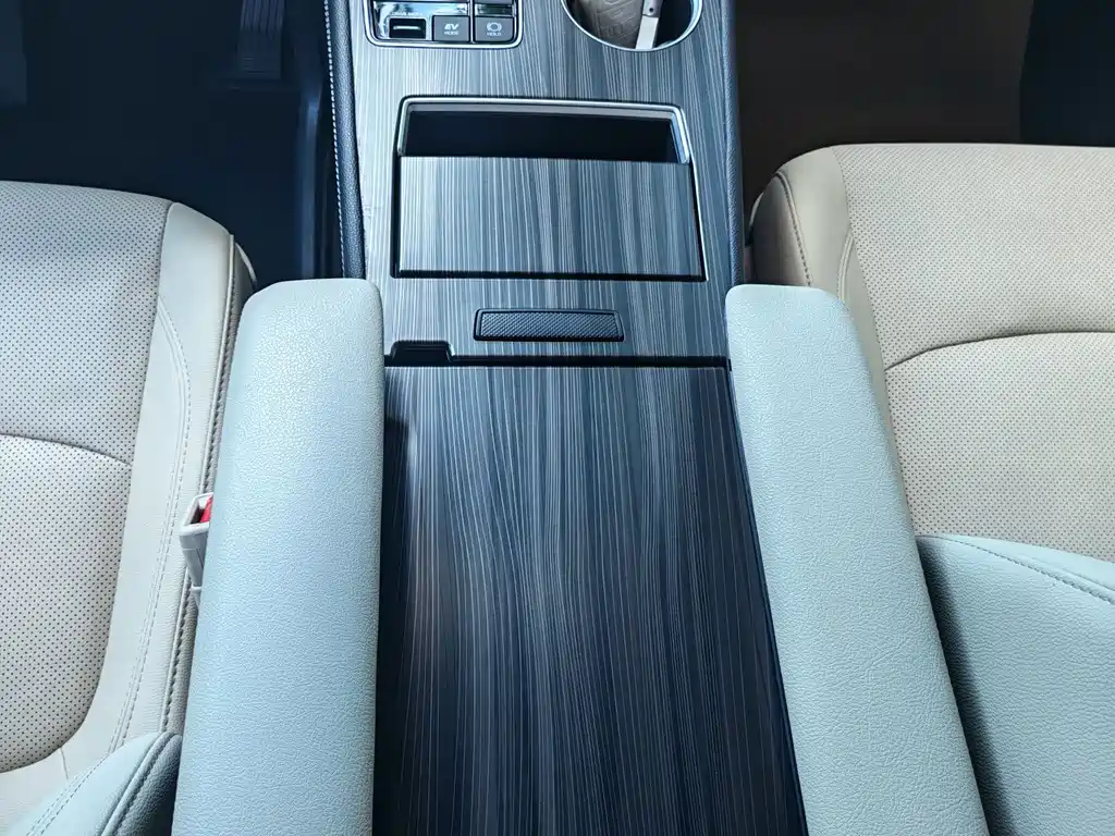Toyota Sienna 2022 — фото 11