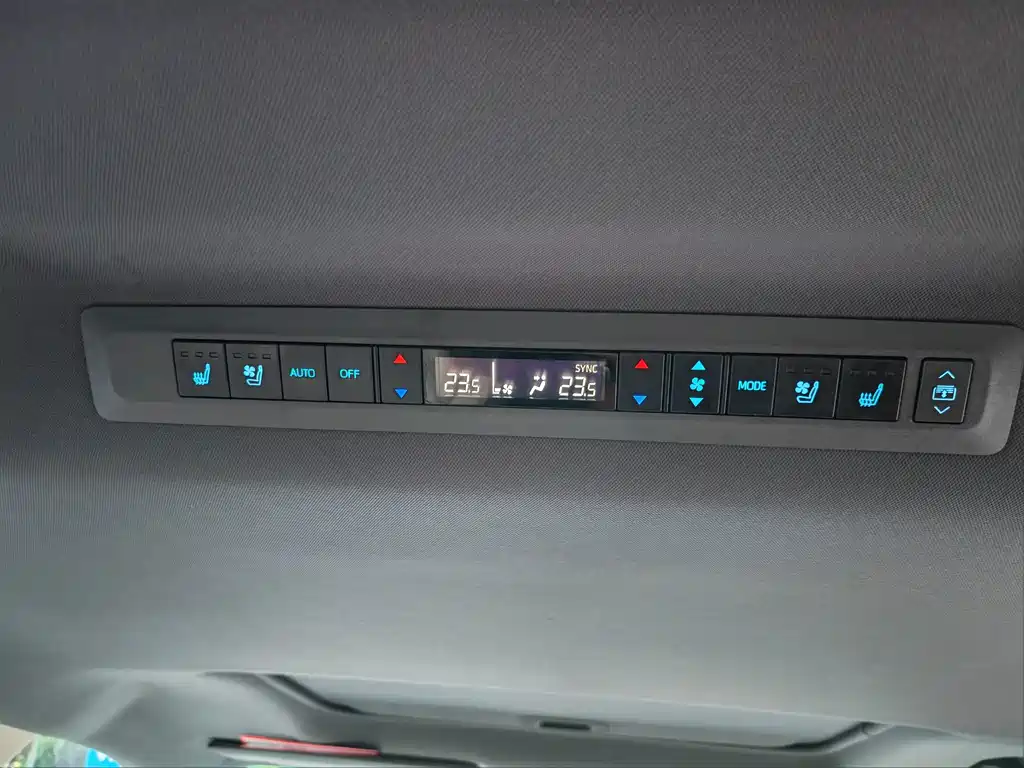 Toyota Sienna 2022 — фото 16