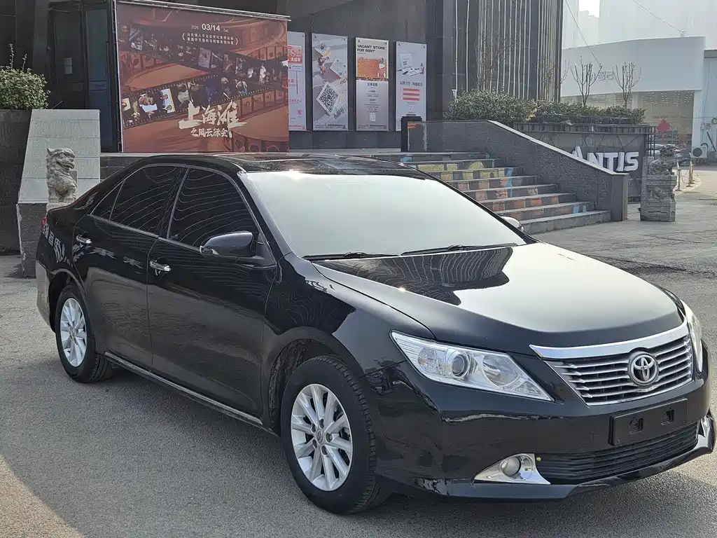 Toyota Camry 2014 — фото 3