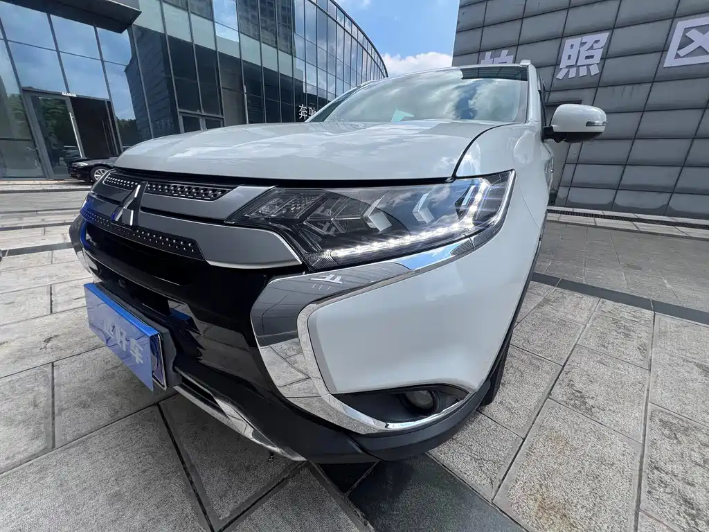 Mitsubishi Outlander 2020 — фото 22