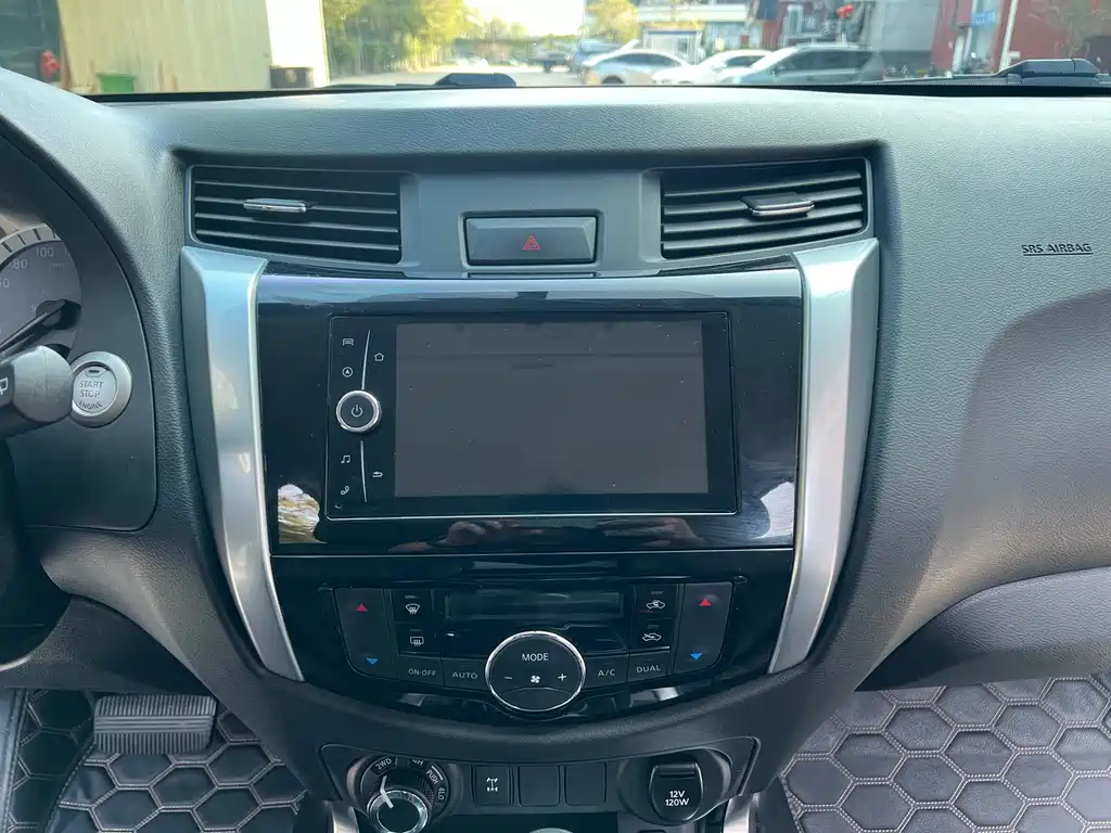 Nissan Terra 2019 — фото 15
