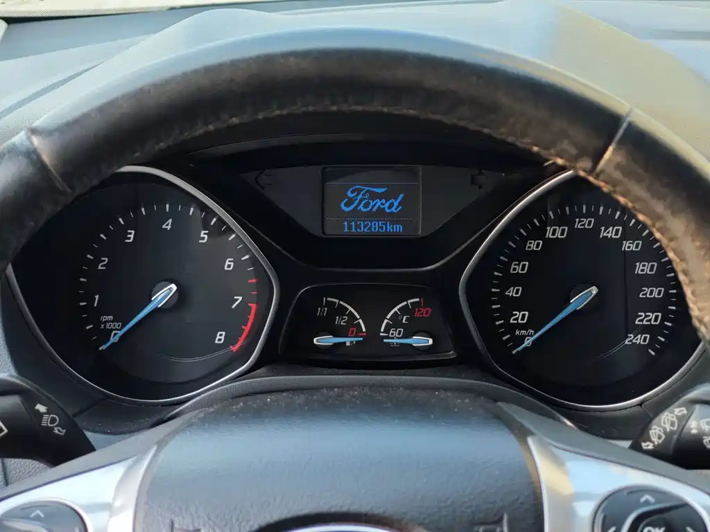 Ford Focus 2014 — фото 11
